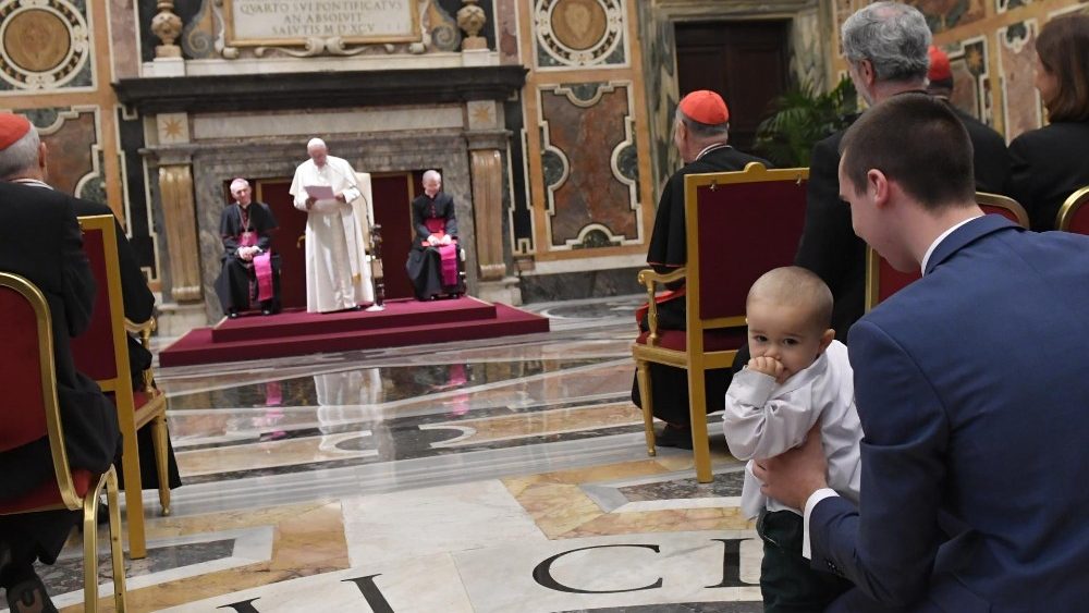 O Papa: precisamos de católicos 